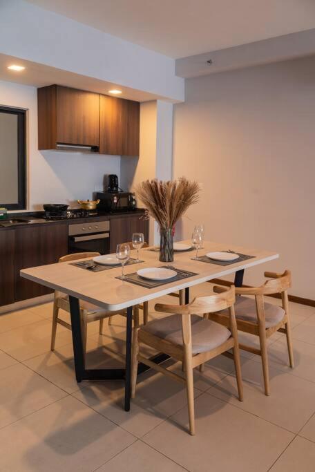 Deluxe Seaview Suite Twin Bed By The Only Bnb ทานจงโตก็อง ภายนอก รูปภาพ